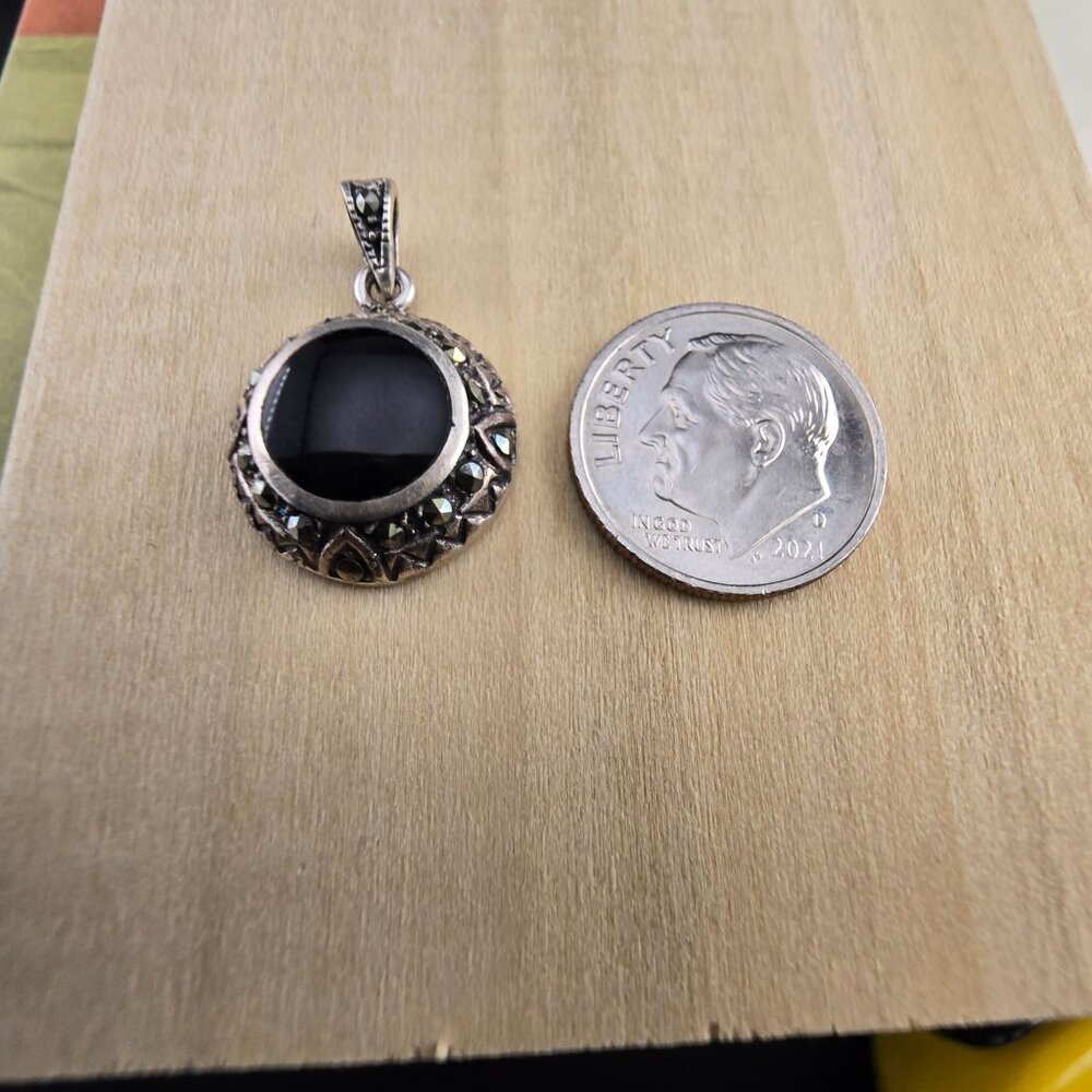 Vintage Style 925 Sterling Silver Pendant With Black Onyx & Marcasite Gemstones - Picture 5 of 6